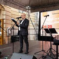Rudolf Péter igazgató a Vígszínház 128. születésnapján tartott ünnepi rendezvényen (fotó: Vígszínház – Juhász Éva)